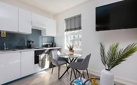 Studio Apt, 8 Min Walk From Tube 3